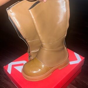 Little girls brown boots size 30